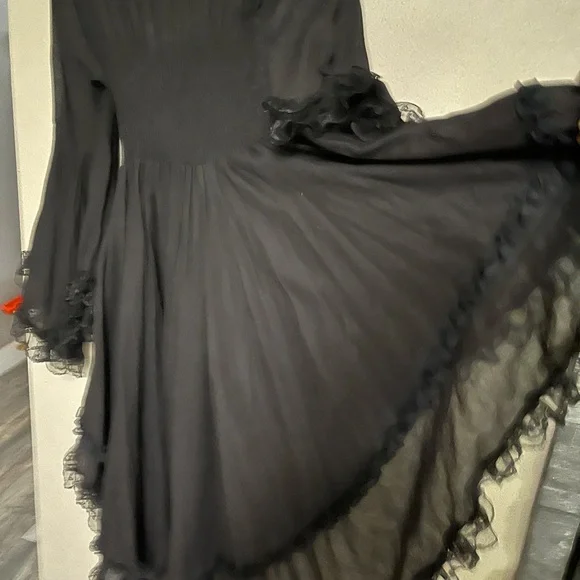 Elaborately detailed pirate/gothic flowing sleeve black peasant dress. - Picture 5 of 11